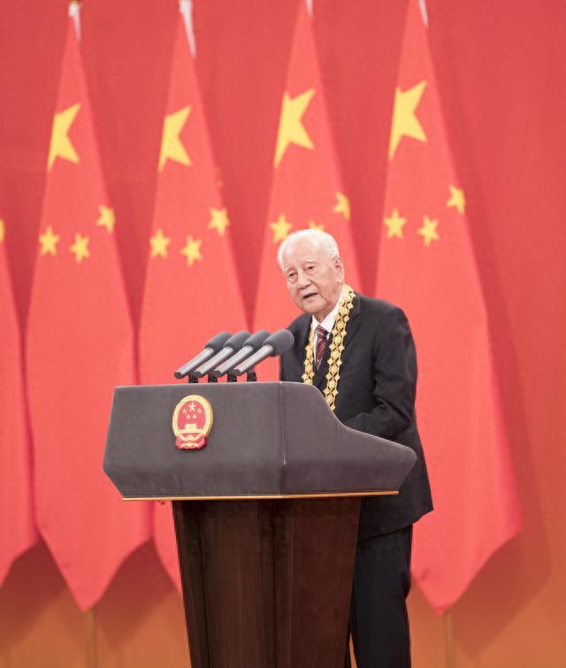 我首艘航母总师朱英富当校友会会长，传说中的“交大1系”黄旭华等院士这样说