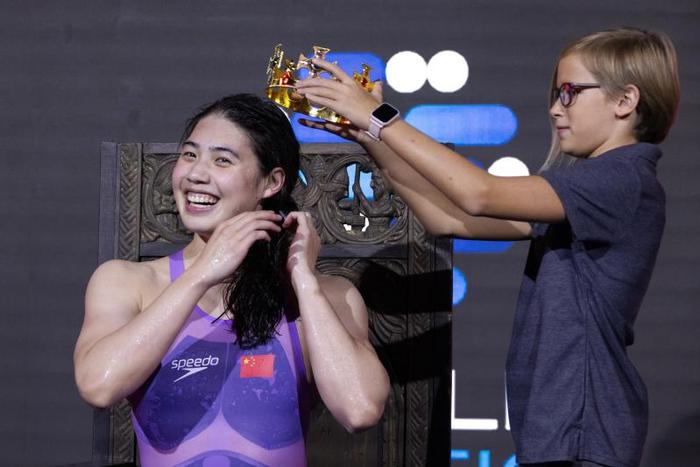 “蛙王”覃海洋成就游泳世界杯总冠军，张雨霏位列第三蝶泳称霸