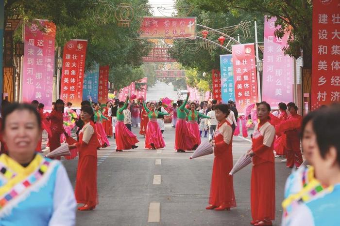 第二十二届全国“村长”论坛在武安市白沙村举行