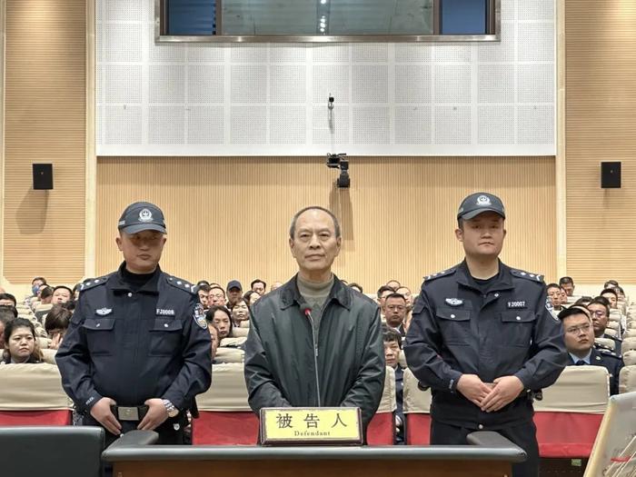 甘肃省政协经济委员会原副主任王蓉生受贿案一审开庭