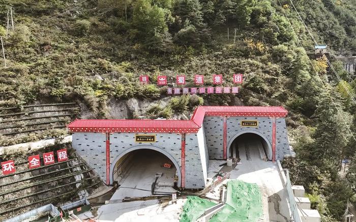 世界进出口高差最大公路隧道 跑马山1号隧道右洞贯通 雅叶高速康定过境段有望明年全线贯通