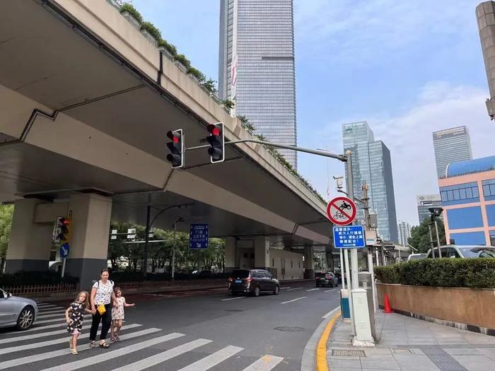 上海梧桐区不适合骑单车？市民吐槽：不熟悉路况很容易“吃瘪”！记者现场调查→