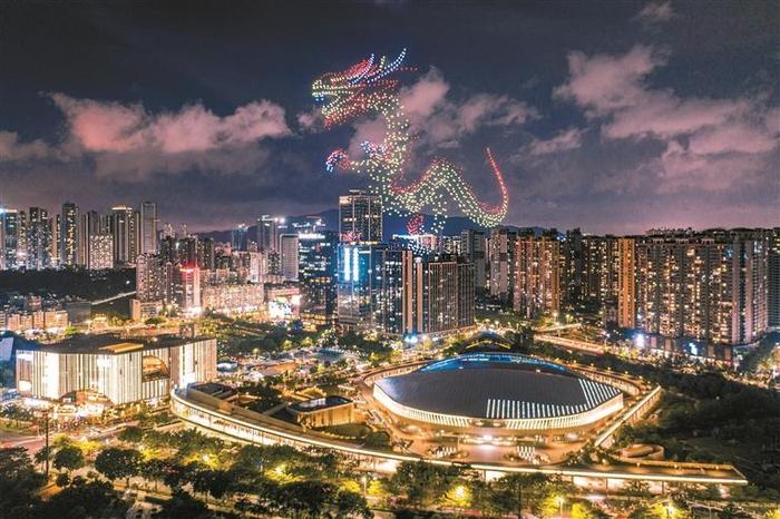 龙华低空经济创新破茧 “天空之城”蓄势腾飞 龙华区二〇二三年低空经济产业峰会举行，发布国内首个低空经济高质量发展指标体系