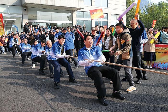 一根绳  一条心  一股劲  一定赢——市场监管总局首届“监管为民”杯拔河比赛剪影