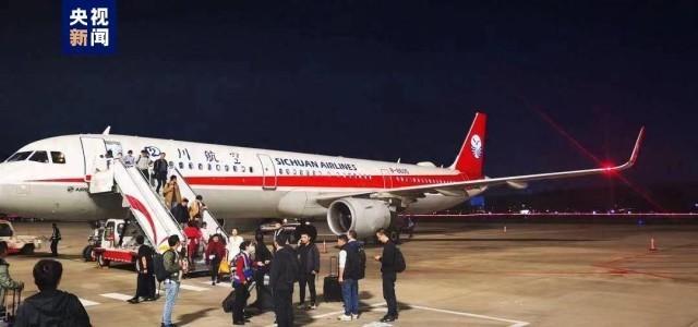 成都飞北京一航班遭鸟击返航 更换飞机后已顺利抵达北京