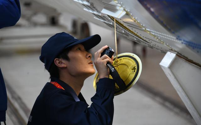 把神舟十七号载人飞船送上太空的是什么火箭？