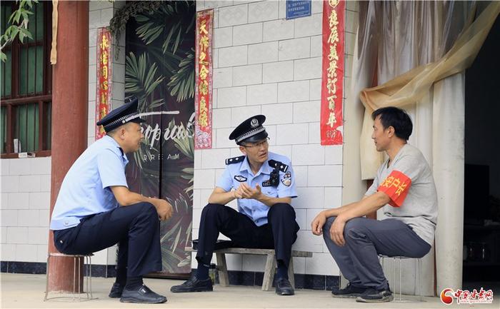 点滴服务显情怀 大山深处映初心——记全国最美基层民警刘汉朝