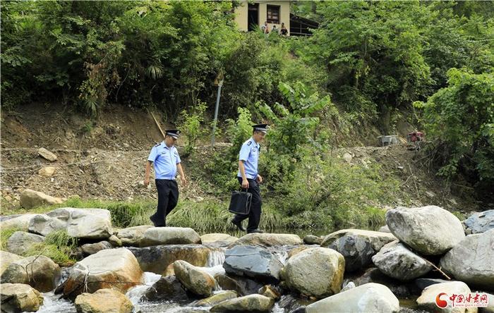 点滴服务显情怀 大山深处映初心——记全国最美基层民警刘汉朝