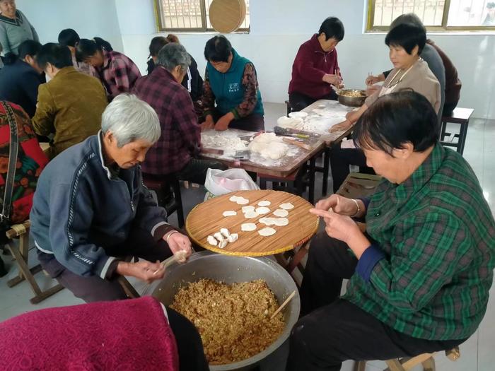 平山县北杏元村：重阳时节好风光 孝心饺子远飘香