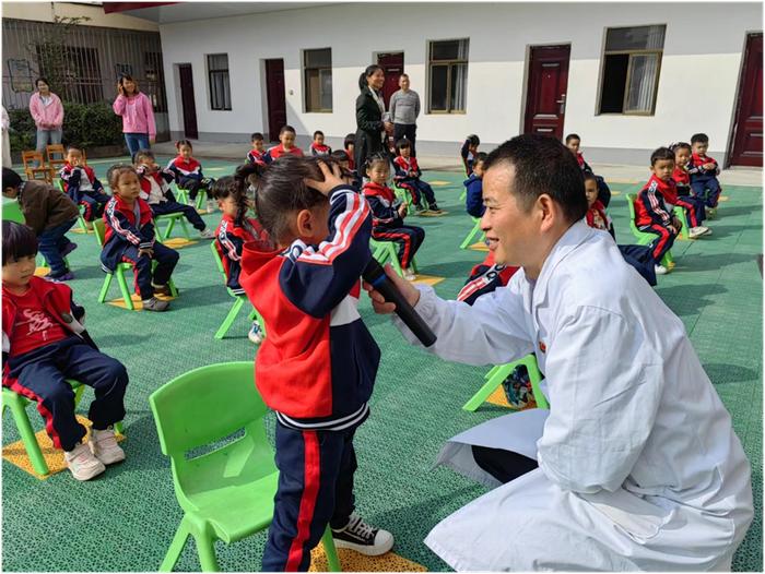 怀宁县黄墩镇中心幼儿园开展口腔保健及用眼卫生宣传教育活动