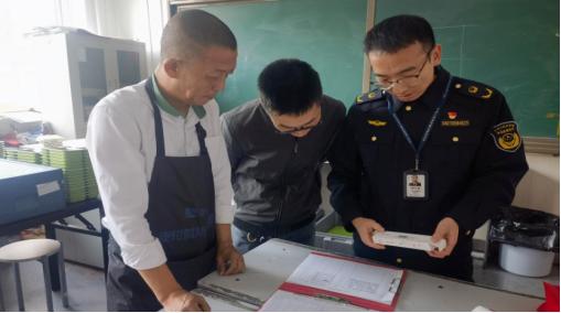 山西太原迎泽区市场监管局开展接受第三方配餐学校单位食品安全检查