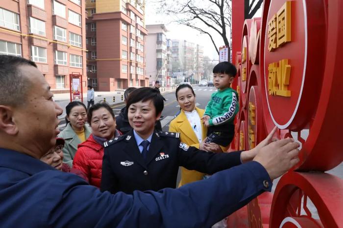 妇女代表上头条丨杨蓉：“幸福金刚里”的平安守护者