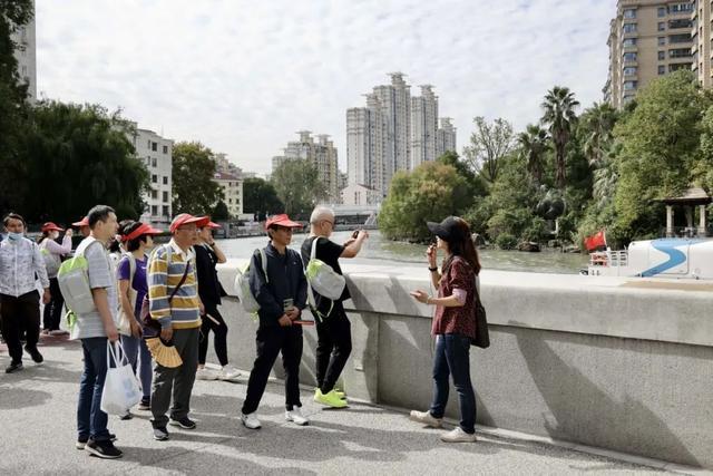 “霜叶红”哈啰单车现身长宁，开启秋日首场的Cityride