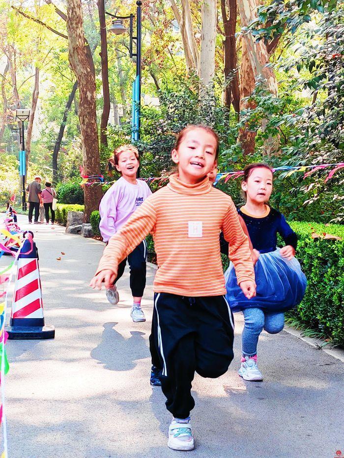 和孩子一起奔跑！舜网携济南百花公园打造“南瓜跑”假日运动