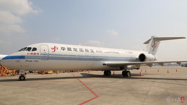 首批两架ARJ21客改货飞机即将投入航空货运市场，助力物流业发展