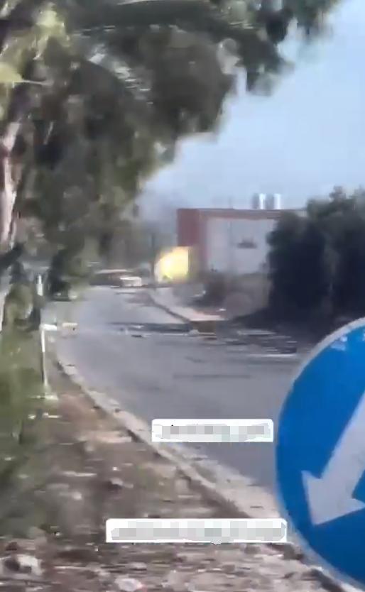 以媒：以军坦克切断加沙南北要道，向路过车辆开火