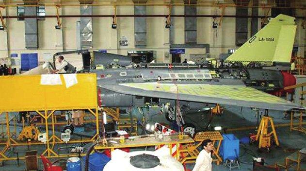 印度斯坦航空有限公司加开生产线，以满足印度空军LCA战斗机和HTT-40初教机换装计划