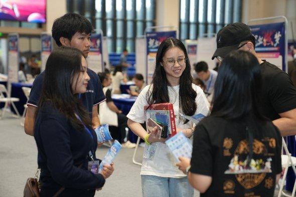 就业“燃”梦·深圳北理莫斯科大学2024届毕业生校园双选会圆满落幕