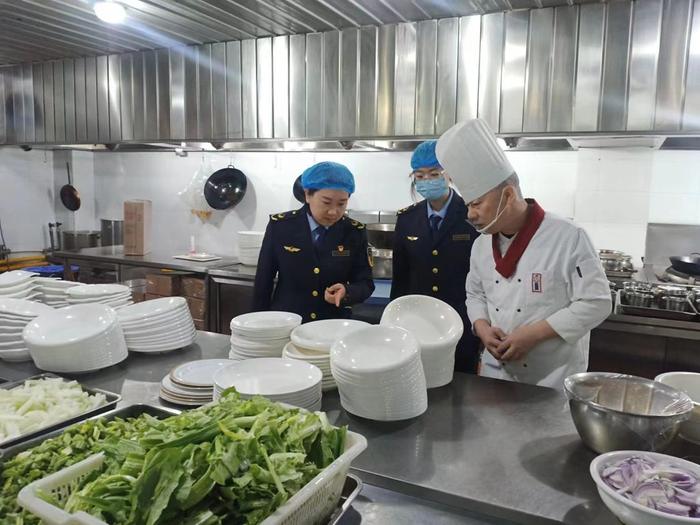 新疆乌苏市市场监管局全力保障集体用餐单位食品安全