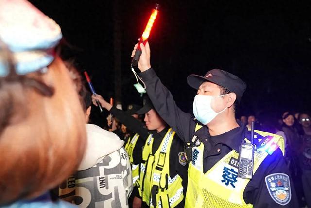 今晚淮海路商圈、巨鹿路大同坊等区域无大型活动，请市民朋友避免前往