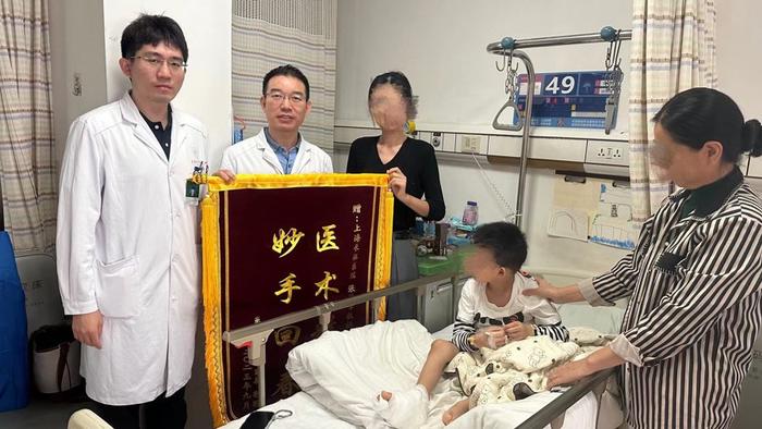 右脚被电动自行车轮“吃”进去，上海长征医院专家助5岁患儿脱离险境