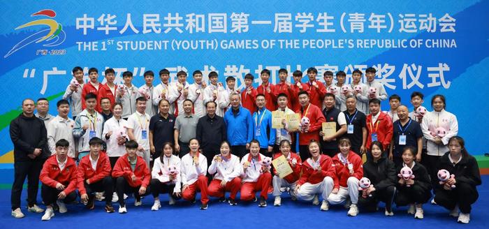 首届全国学生（青年）运动会散打比赛，塔沟武校学员获2金