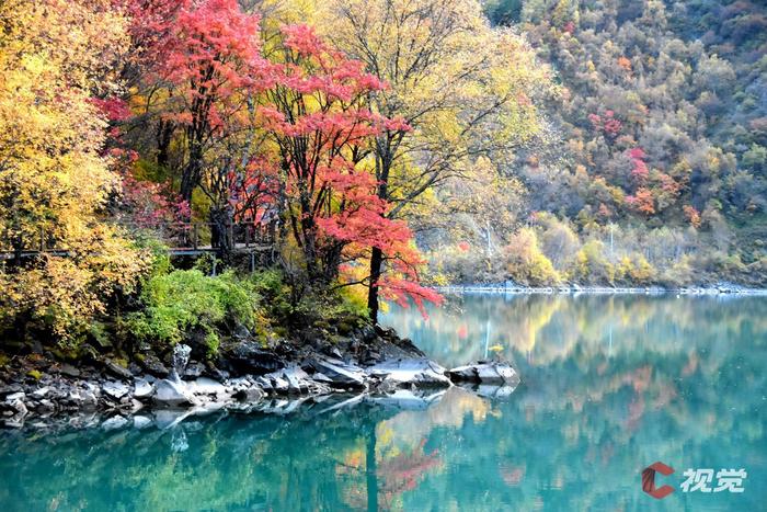 四川阿坝州叠溪·松坪沟秋景如画