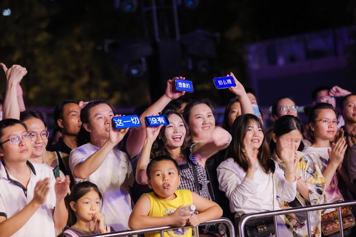 在这个秋夜为城市带来最温暖的声音 21位民谣音乐人齐聚深圳