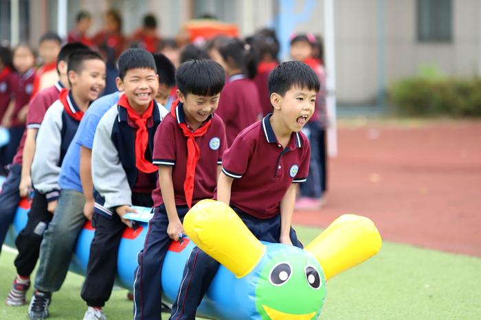 左右互博、凌波微步、光明顶…… ——金庸母校这场“流动少年宫”活动“武侠味”满满