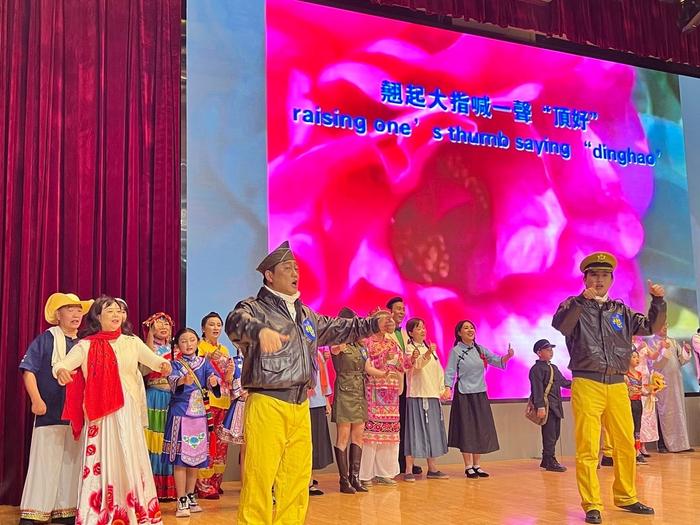 Flying Tigers veteran moved to tears during visit to Kunming Foreign Language School