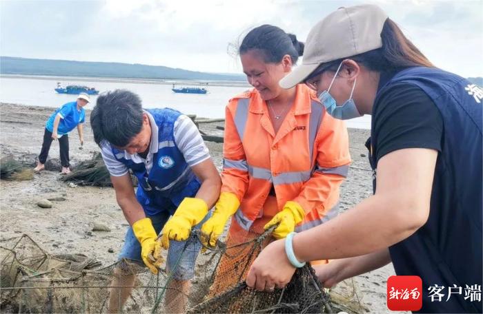 保护海洋环境 临高开展海边渔网清理活动