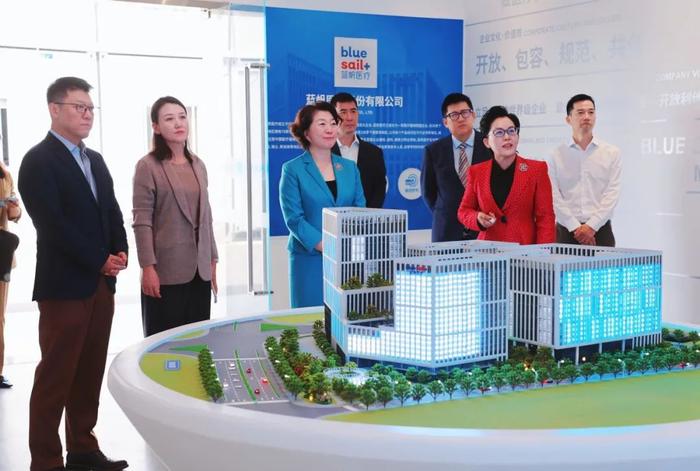 廊坊市代市长刘媛一行到访蓝帆医疗上海全球科创总部及研发中心