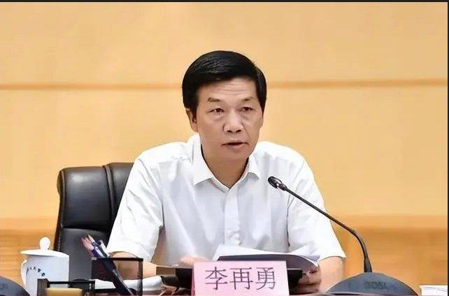 中纪委同日处分两只“老虎”！他贪婪无度，私带违禁书籍入境长期阅看