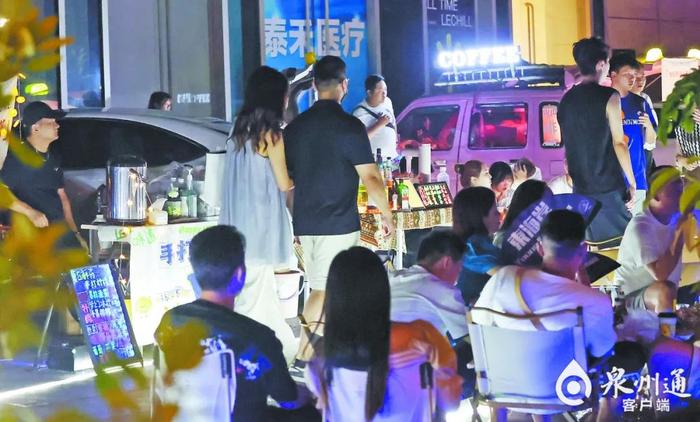 经营形式的升级让夜市潮味十足(庄丽祥 摄)
