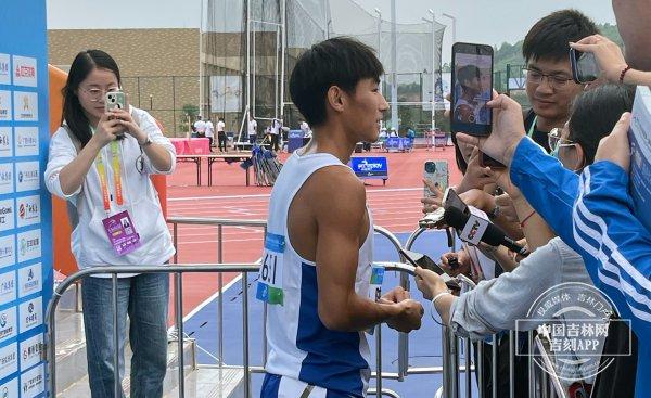 陈佳鹏亮相学青会赛场“学青会没有具体目标，顺其自然就好”