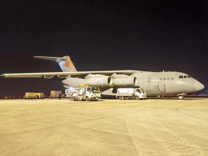 到了！中国空军运-20运输机从成都起飞，赴尼泊尔运送人道主义救援物资