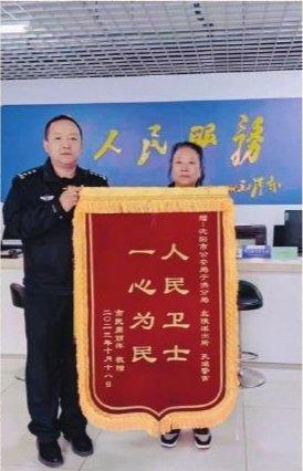 临终遗愿让妻子给社区民警写表扬信 这背后究竟有着怎样不为人知的故事？