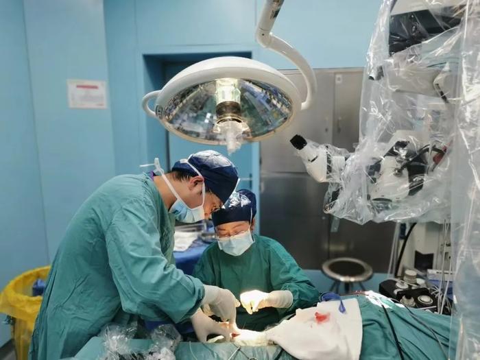 浦东新区人民医院首例中耳听力重建手术完成