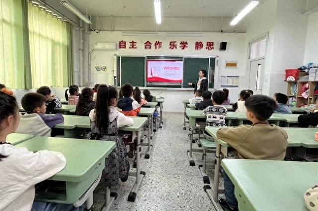 滕州市善南街道清华园小学举行消防疏散应急演练活动