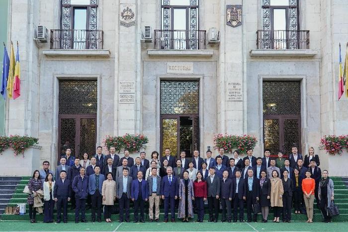 王利锋出席中国—中东欧国家高校联合会第八次会议并访问罗马尼亚和希腊高校