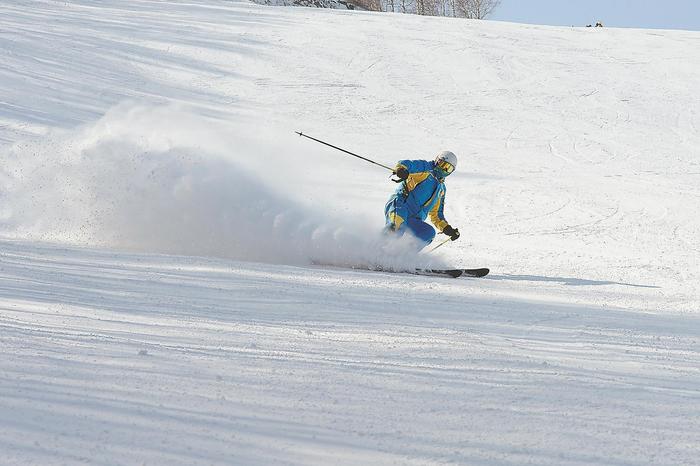 国内知名滑雪教练遇难引发讨论 面对滑雪的危险我们该怎么做？