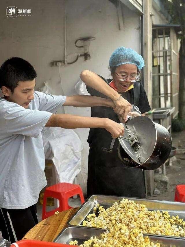 打工新鲜事儿｜卖爆米花的脑瘫男孩要上学了！