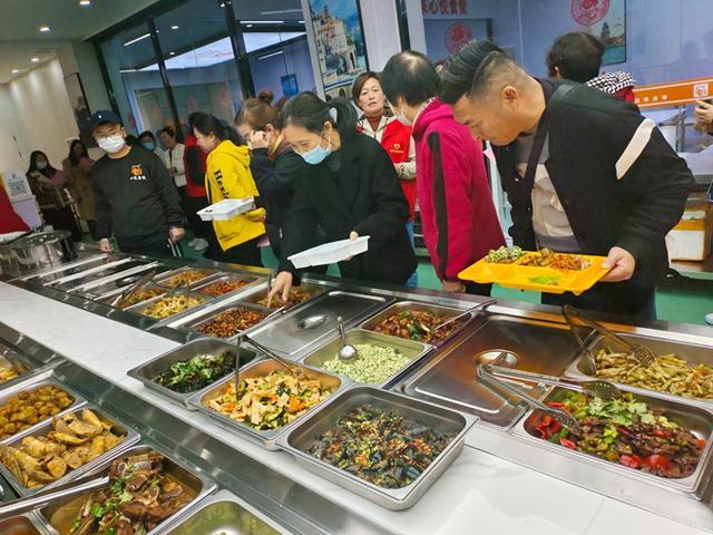 暖心又暖胃 幸福新滋味 潍城区南关大街社区百姓大食堂开业啦