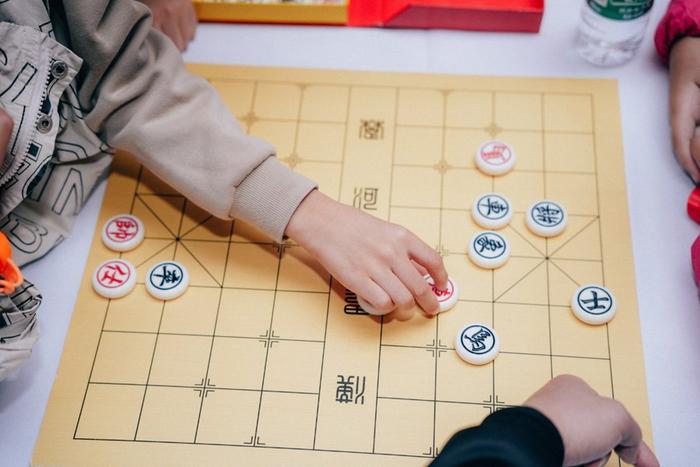 24组家庭相聚青浦新城，体彩公益象棋亲子联棋赛欢乐开启
