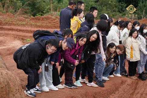 “值钱的东西都给老婆陪葬”丨看四川彭家湾崖墓千年前的“耙耳朵”