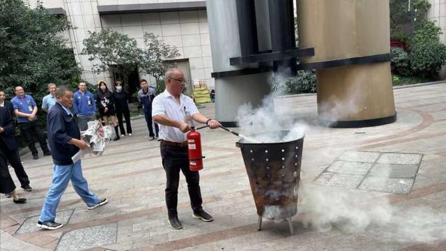 加强安全防范，静安警方组织物业开展消防宣传活动