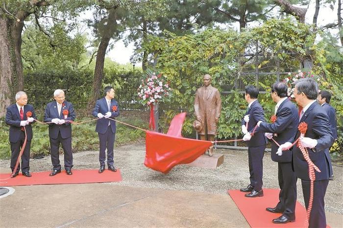 孙中山铜像在日本北九州市揭幕
