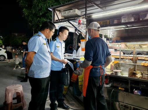 广西岑溪市市场监管局开展夜市摊点食品安全专项检查