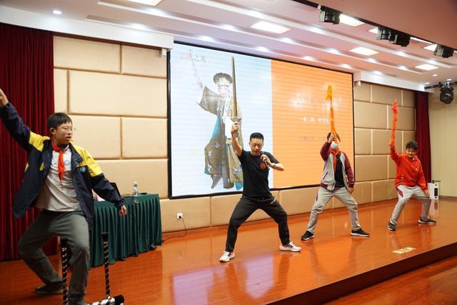 戏曲名家严庆谷、华雯走进浦东中学，分享传统艺术之美