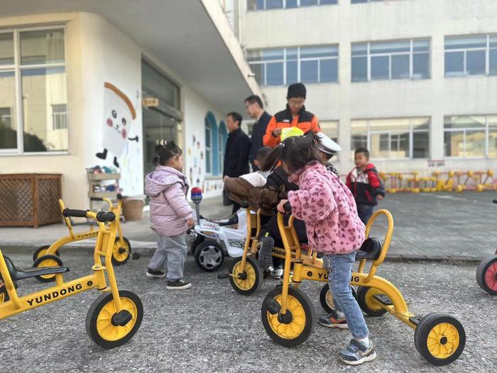 一校多品，幼儿园去小学化……江教育现代化30年展示“镇江答卷”